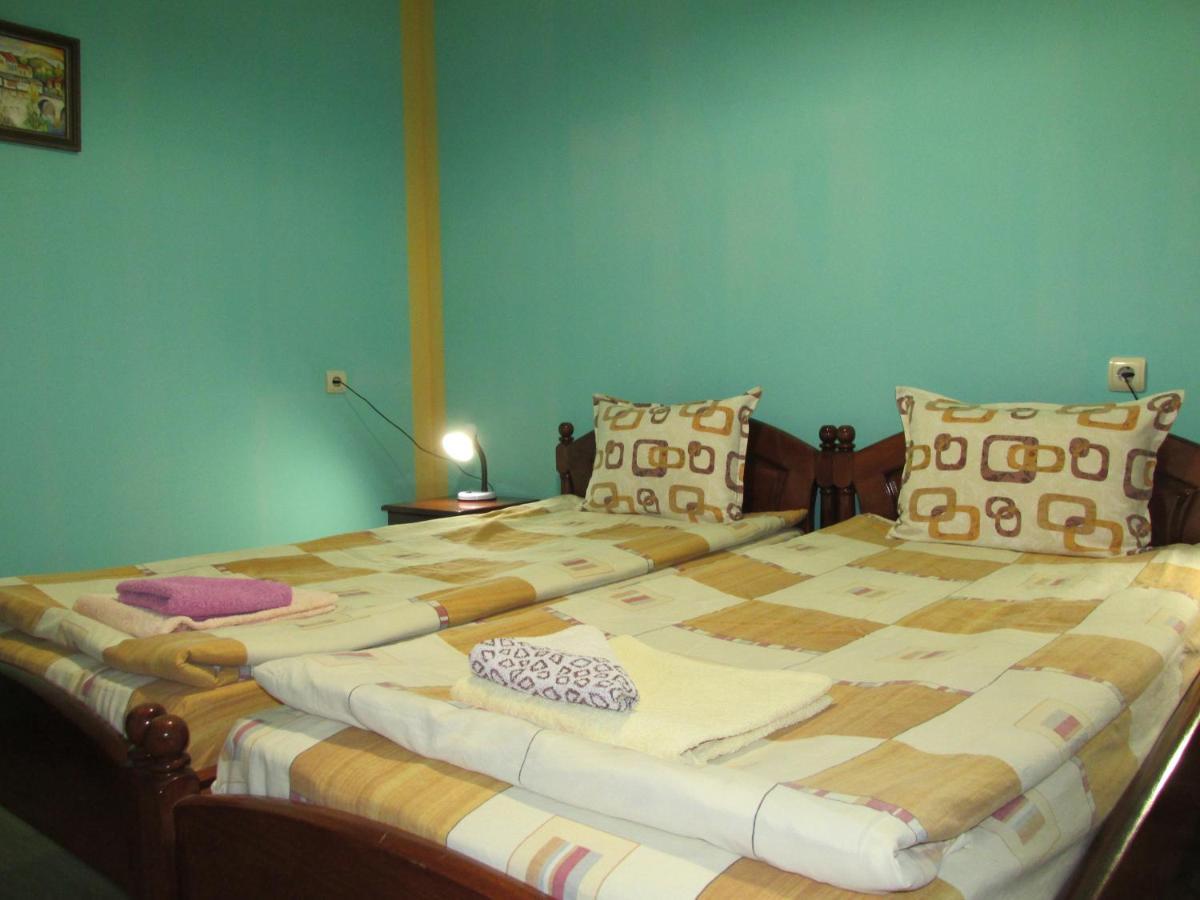 אורשאק Pri Orehite Guesthouse מראה חיצוני תמונה