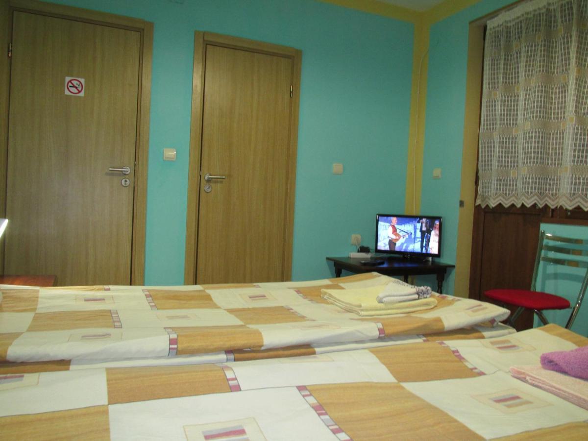 אורשאק Pri Orehite Guesthouse מראה חיצוני תמונה