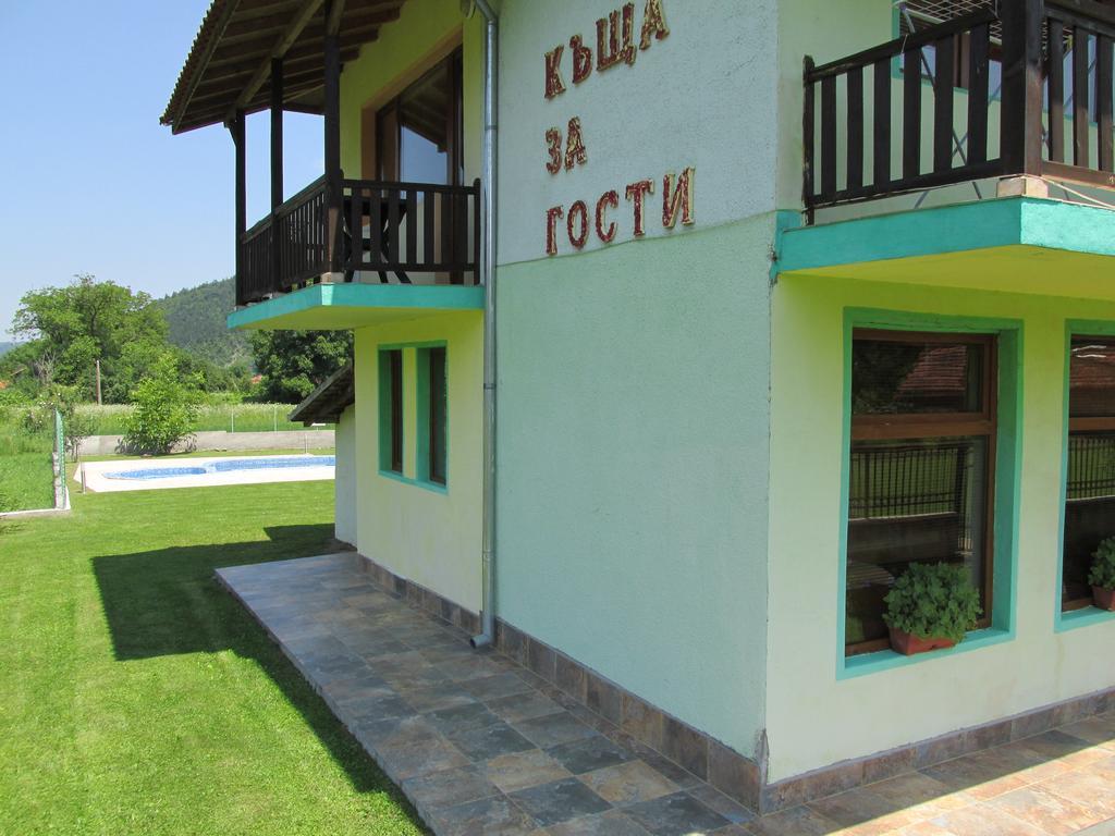 אורשאק Pri Orehite Guesthouse מראה חיצוני תמונה
