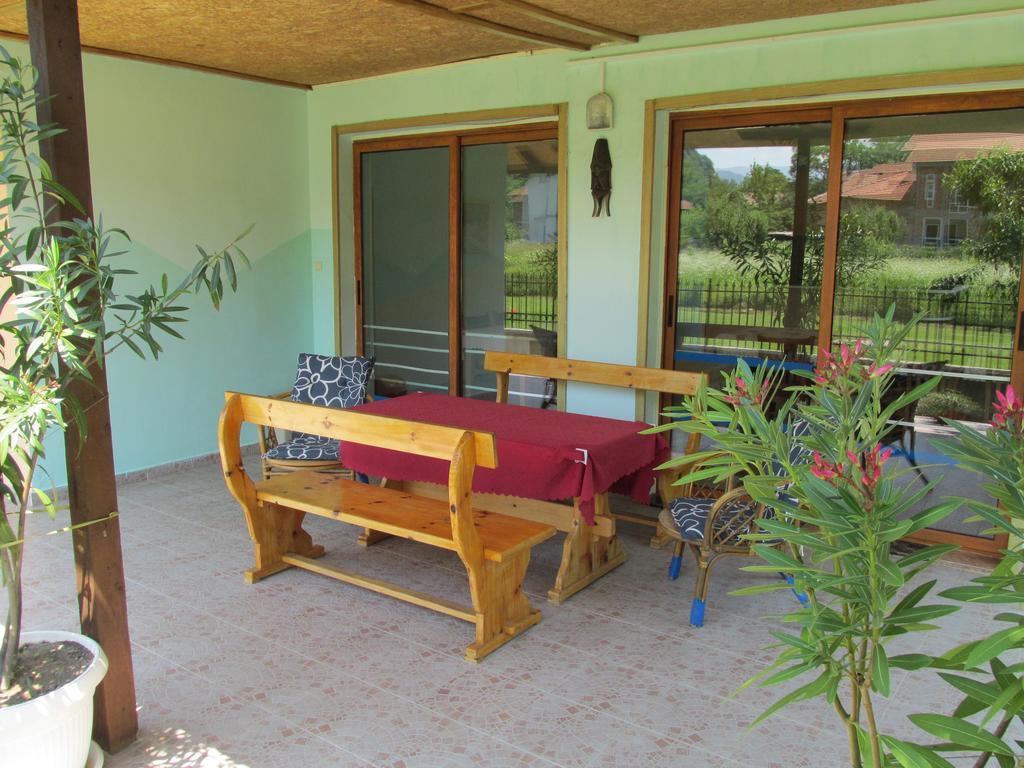 אורשאק Pri Orehite Guesthouse מראה חיצוני תמונה