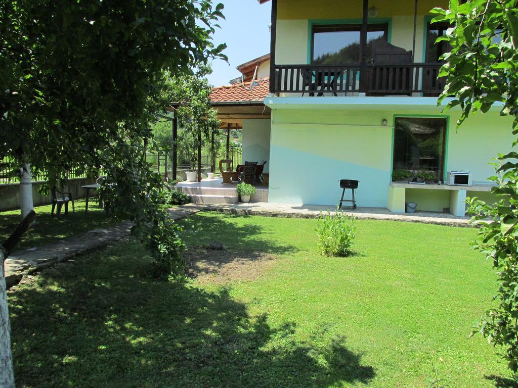 אורשאק Pri Orehite Guesthouse מראה חיצוני תמונה
