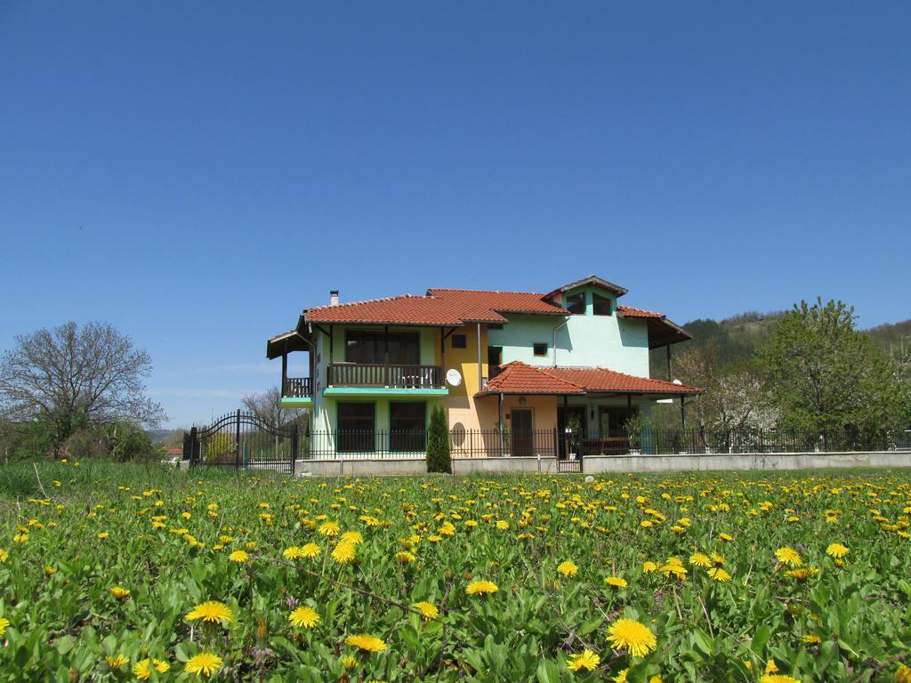 אורשאק Pri Orehite Guesthouse מראה חיצוני תמונה