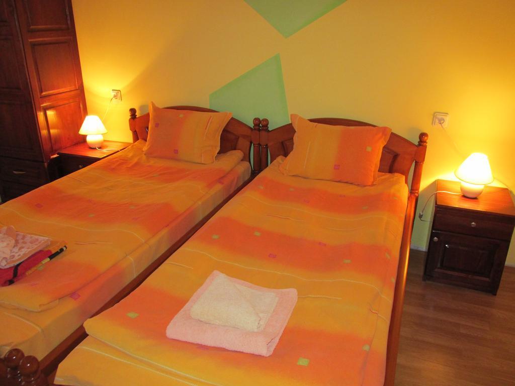 אורשאק Pri Orehite Guesthouse מראה חיצוני תמונה