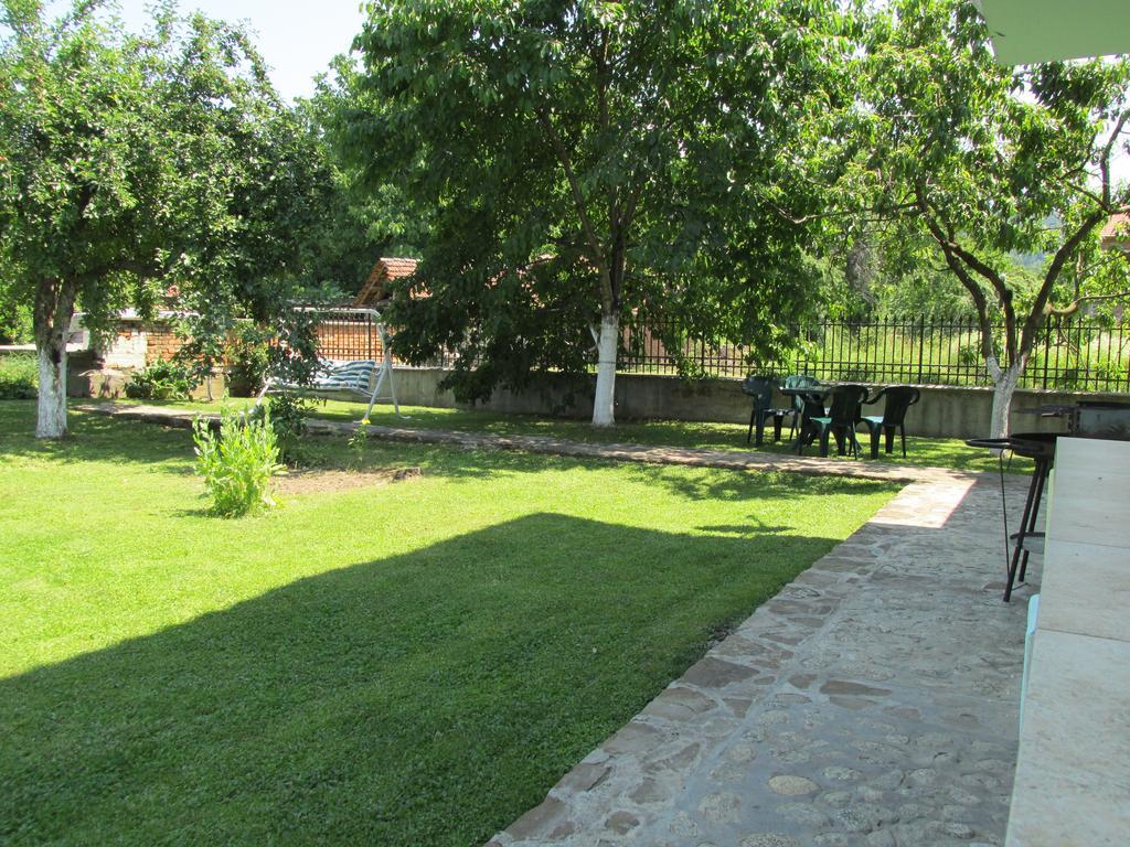 אורשאק Pri Orehite Guesthouse מראה חיצוני תמונה