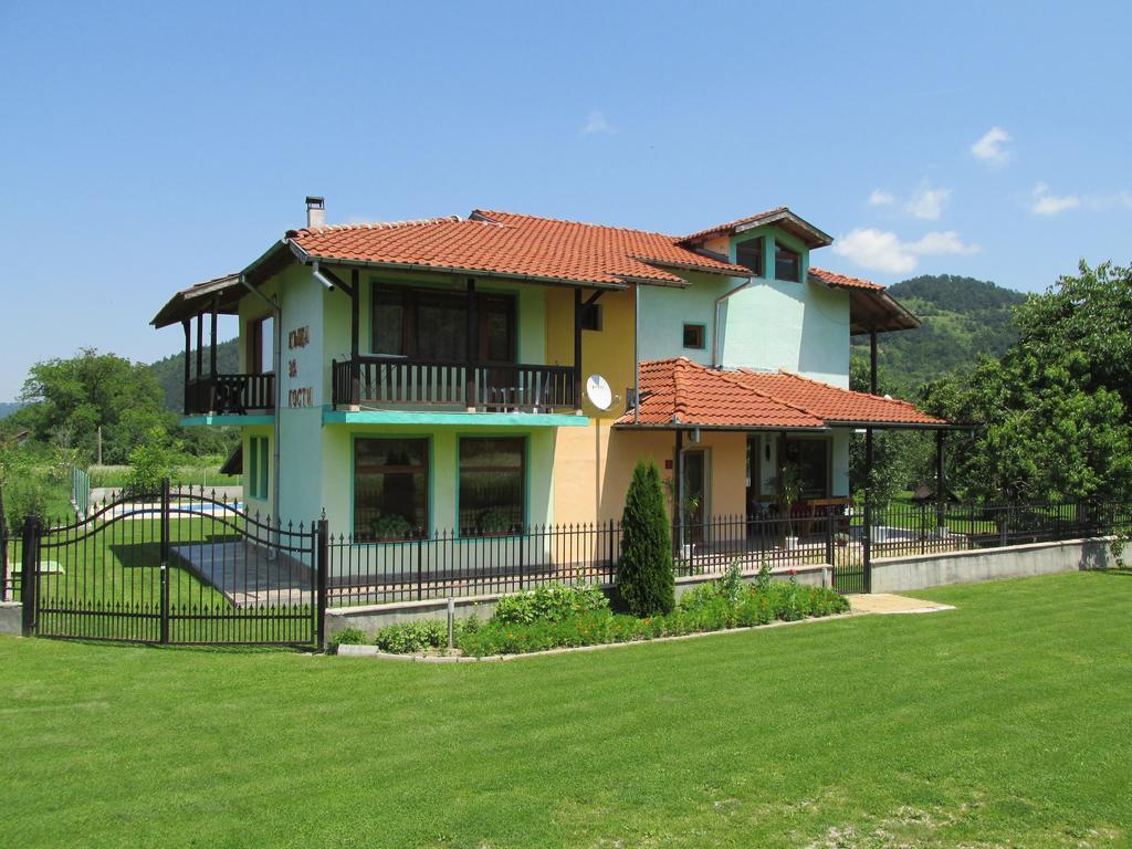 אורשאק Pri Orehite Guesthouse מראה חיצוני תמונה