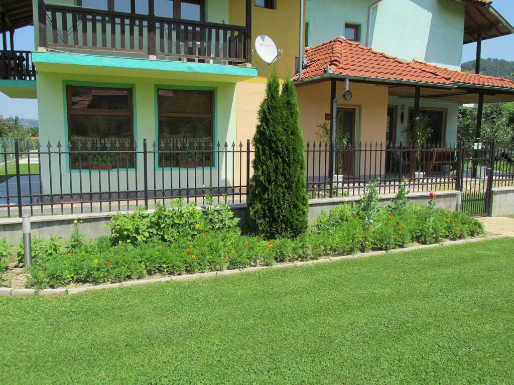 אורשאק Pri Orehite Guesthouse מראה חיצוני תמונה
