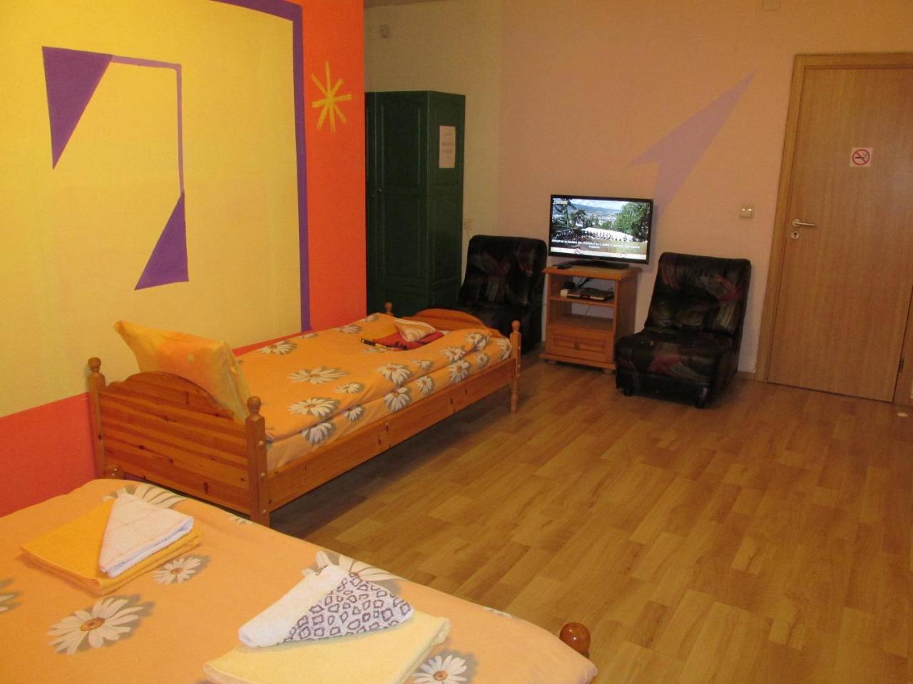אורשאק Pri Orehite Guesthouse מראה חיצוני תמונה